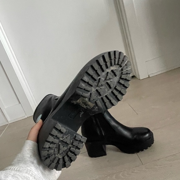 Heeled ankle boots - Picture 3 of 4